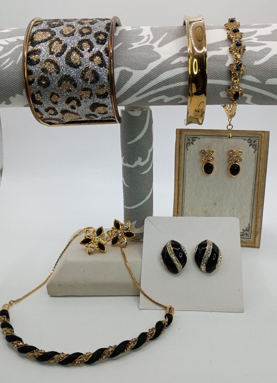 Vintage Jewelry Lot - Black & Gold Tone - 7 Pieces